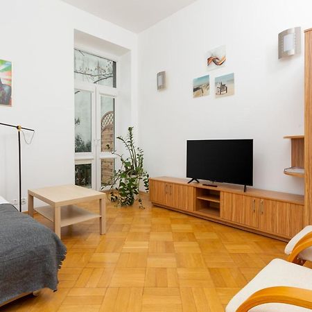 Downtown Studio Apartment By The Park By Noclegi Renters Varsovia Exterior foto
